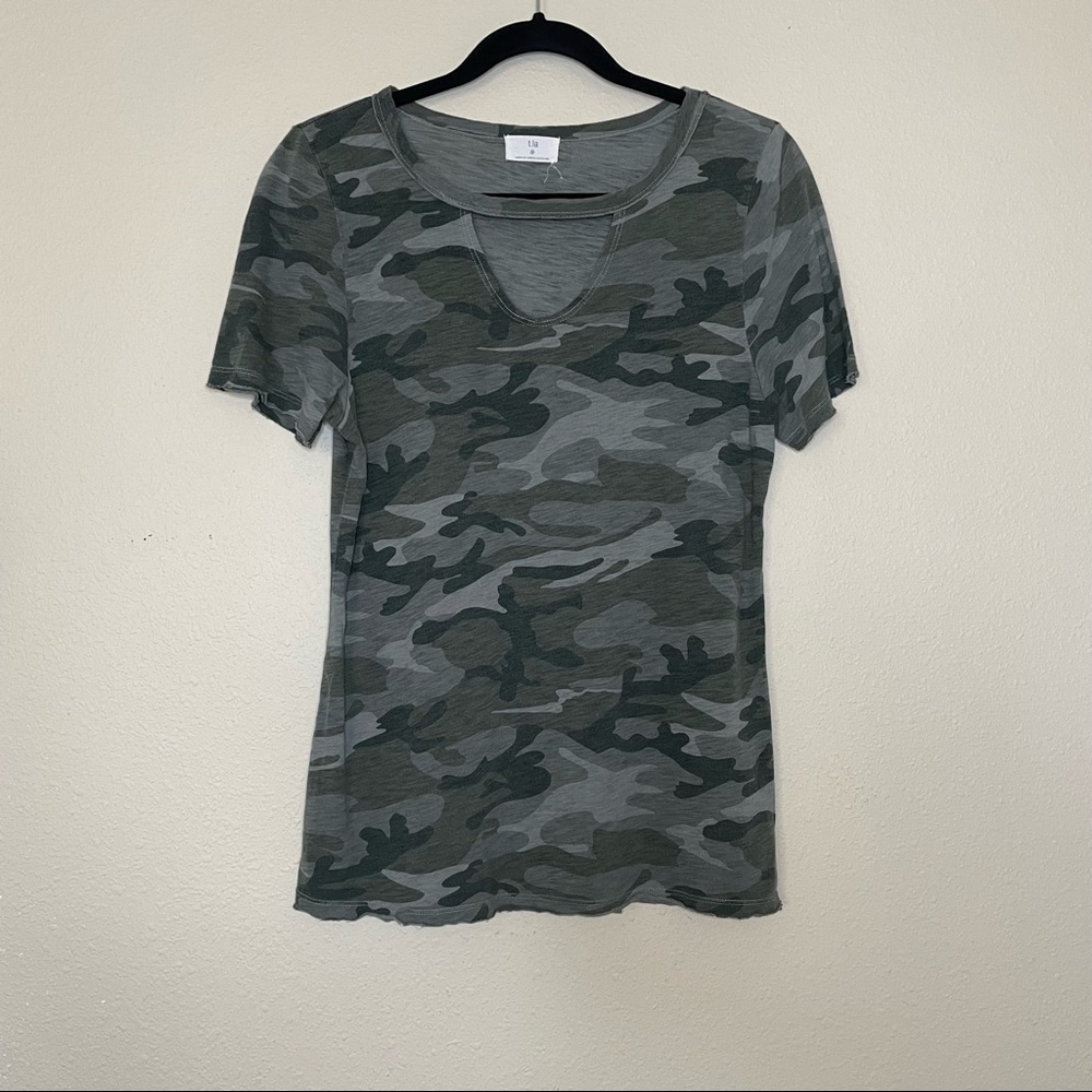 Anthropologie t.la Camo Short Sleeve Tee with V- neck Cut Out